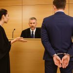 📖¿Qué significa estar fuera, bajo o en la Ley?